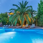 Appartement In With Swimming Pool