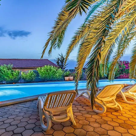 3 Bedroom Awesome In Апартаменти *