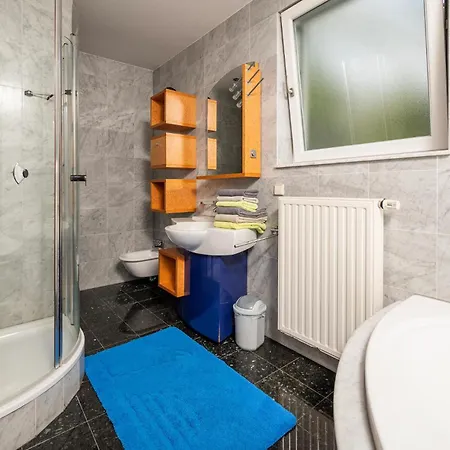 شقة In With Swimming Pool بولا