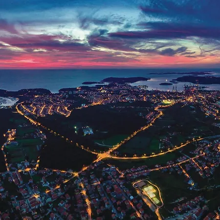 3 Bedroom Awesome In Daire Pula