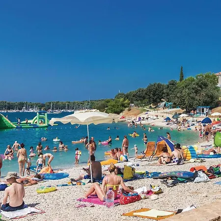 Апартаменти In With Swimming Pool Пула