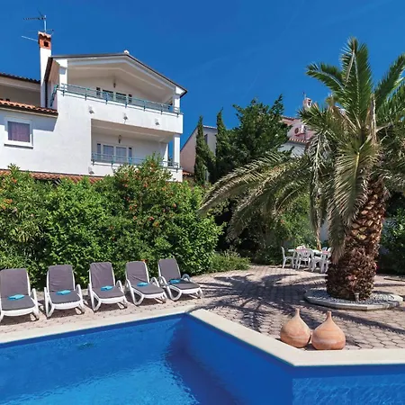 Apartmán In With Swimming Pool *