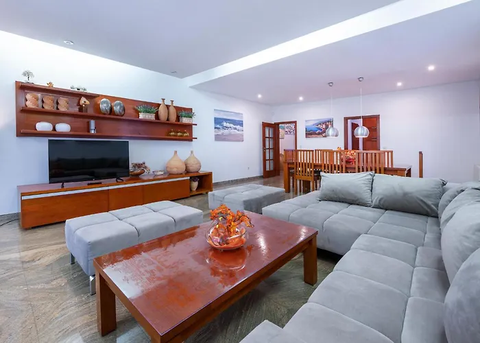 3 Bedroom Awesome In * פולה