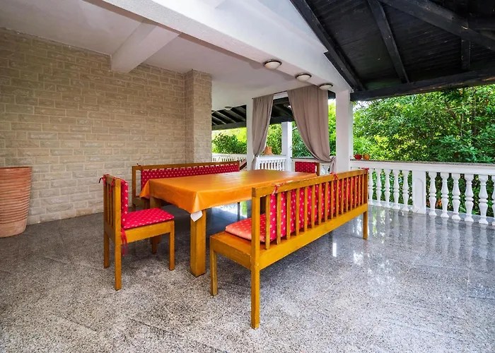 3 Bedroom Awesome In דירה