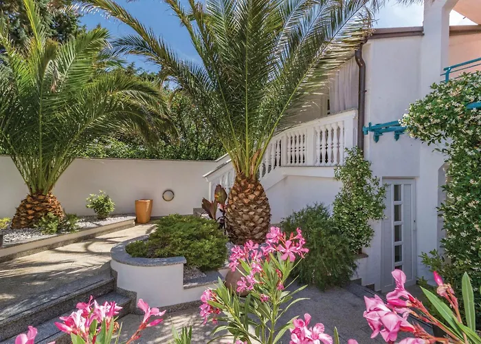 3 Bedroom Awesome In Lägenhet