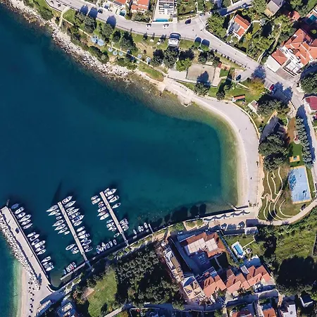 3 Bedroom Awesome In Pula