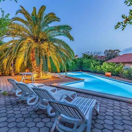 3 Bedroom Awesome In Apartamento Pula