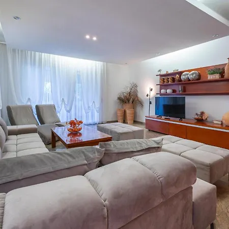 3 Bedroom Awesome In Lägenhet