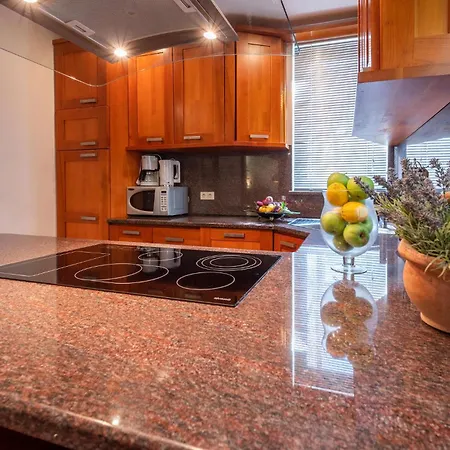 Apartamento 3 Bedroom Awesome In Pula