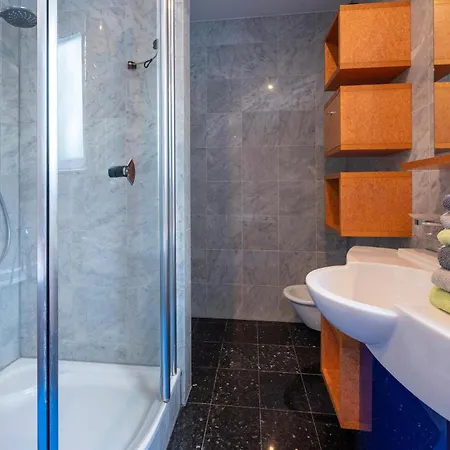 Appartement 3 Bedroom Awesome In