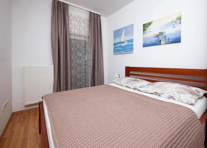 Appartement 3 Bedroom Awesome In *