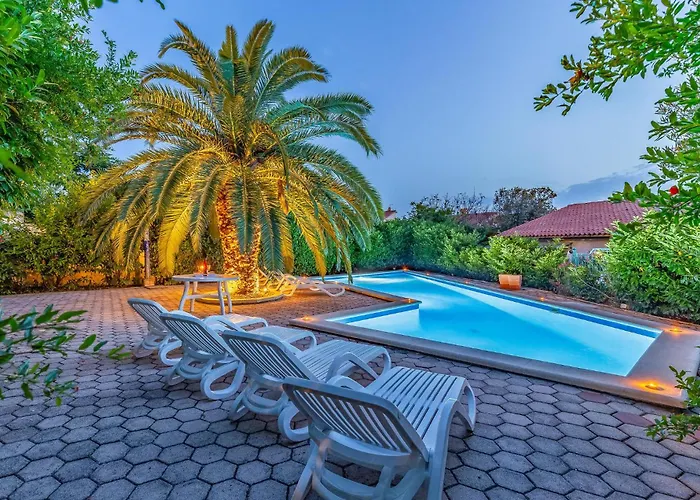 3 Bedroom Awesome In Daire Pula