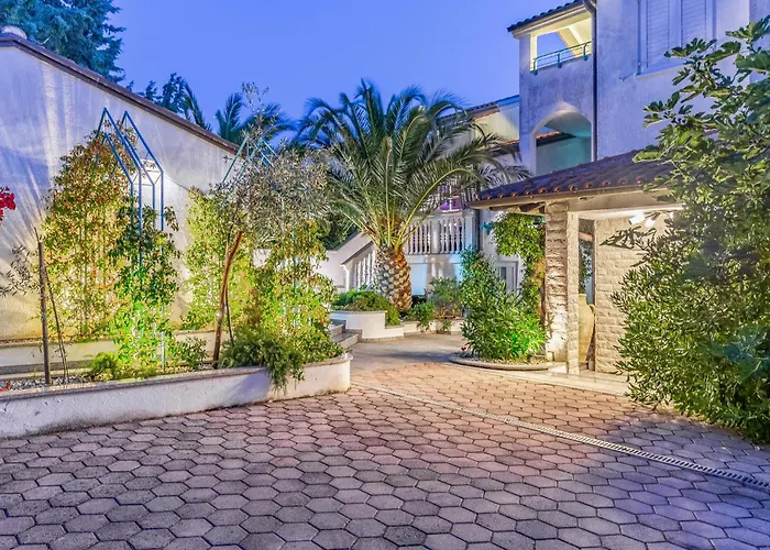 3 Bedroom Awesome In *