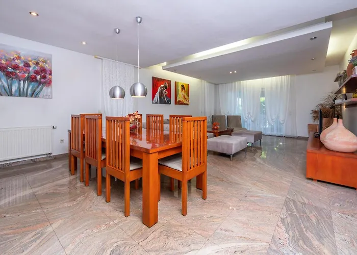 3 Bedroom Awesome In *