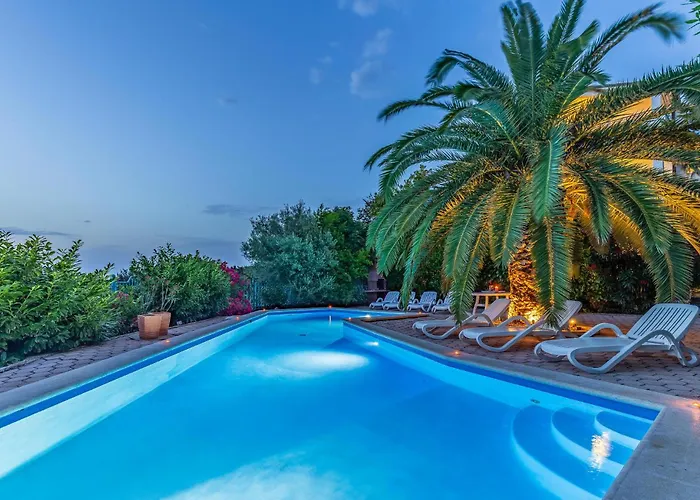 Daire 3 Bedroom Awesome In Pula