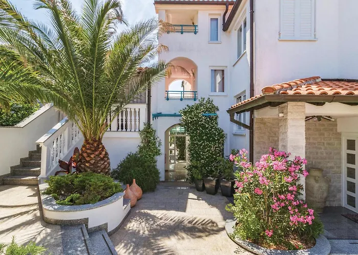 3 Bedroom Awesome In * Pula