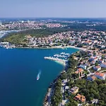 Διαμέρισμα In With Swimming Pool Πούλα