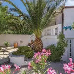 In With Swimming Pool Διαμέρισμα