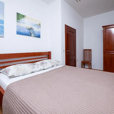 3 Bedroom Stunning In Lägenhet