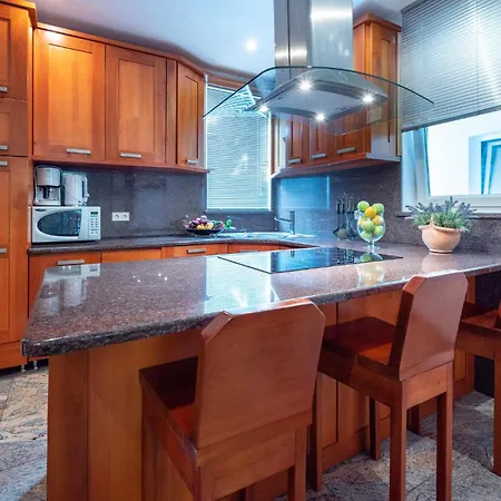 3 Bedroom Stunning In Lägenhet *