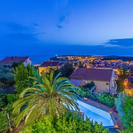 Apartamento 3 Bedroom Awesome In *