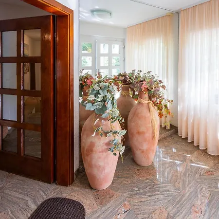 3 Bedroom Stunning In Lägenhet Pula