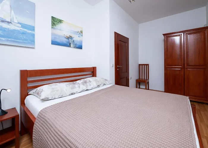 3 Bedroom Awesome In Apartament