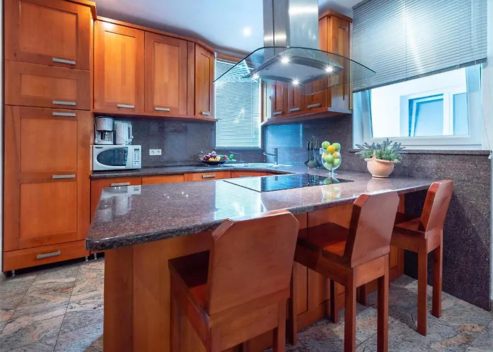 3 Bedroom Awesome In Apartament *