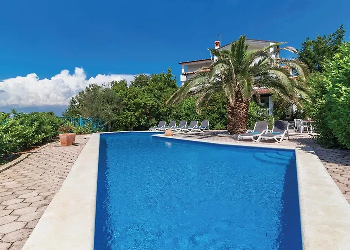 Apartament 3 Bedroom Awesome In Pula