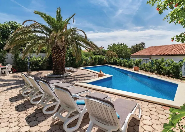 3 Bedroom Awesome In Apartament *